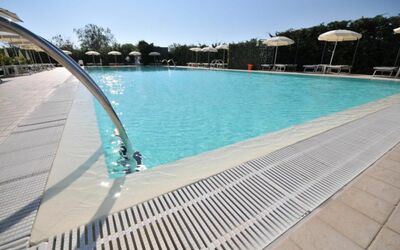 Lido Degli Estensi: Swimming Pool, Property, Resort, Leisure, Real Estate, Vacation, Building, Architecture, Leisure Centre, Hotel