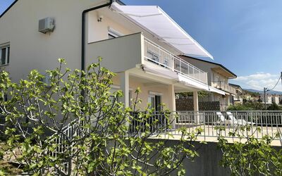 Villa Gustav: Lovely Villa Gustav – Terrace with sun protection