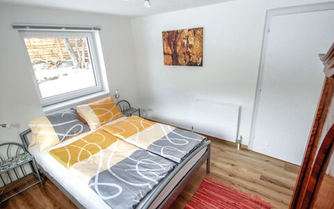 Pians 115: Bedroom, Room, Furniture, Property, Bed, Floor, Bed Frame, Bed Sheet, Bedding, Hardwood
