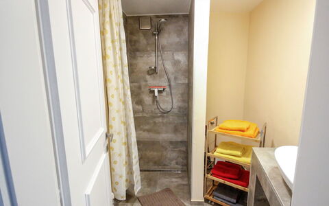 Pians 115: Room, Property, Wall, Floor, Real Estate, House, Building, Interior Design, Bathroom, Door