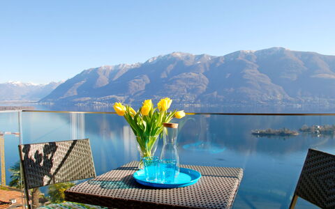Cà dal Non: Blue, Property, Sky, Mountain, Table, Azure, Furniture, Yellow, Room, Vacation