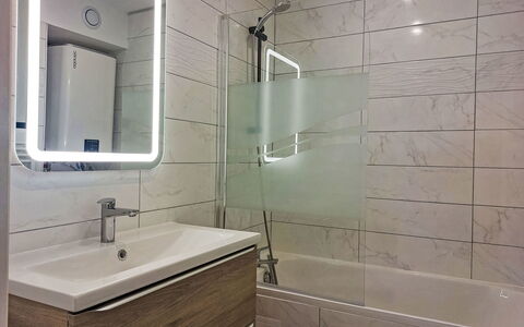 La Marina: Wall, Interior Design, Bathroom, Plumbing Fixture, Bathroom Sink, Flooring, Mirror, Plumbing, Floor, Tap
