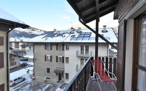 San Anton: Sky, Building, Window, Cloud, Wood, Snow, House, Real Estate, Urban Design, Roof