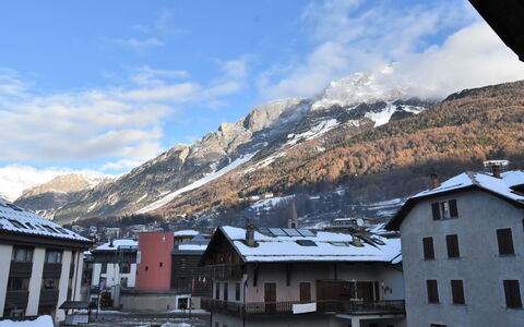 San Anton: Cloud, Sky, Mountain, Building, Snow, Window, Slope, Highland, House, Landscape