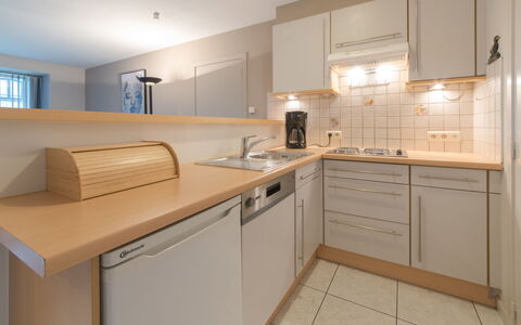 De Vakantieduinen Aan Zee: Cabinetry, Countertop, Kitchen Sink, Sink, Property, Furniture, Tap, Kitchen, Kitchen Stove, Kitchen Appliance
