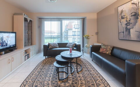 De Vakantieduinen Aan Zee: Couch, Property, Furniture, Picture Frame, Table, Wood, Interior Design, Lighting, Comfort, Floor