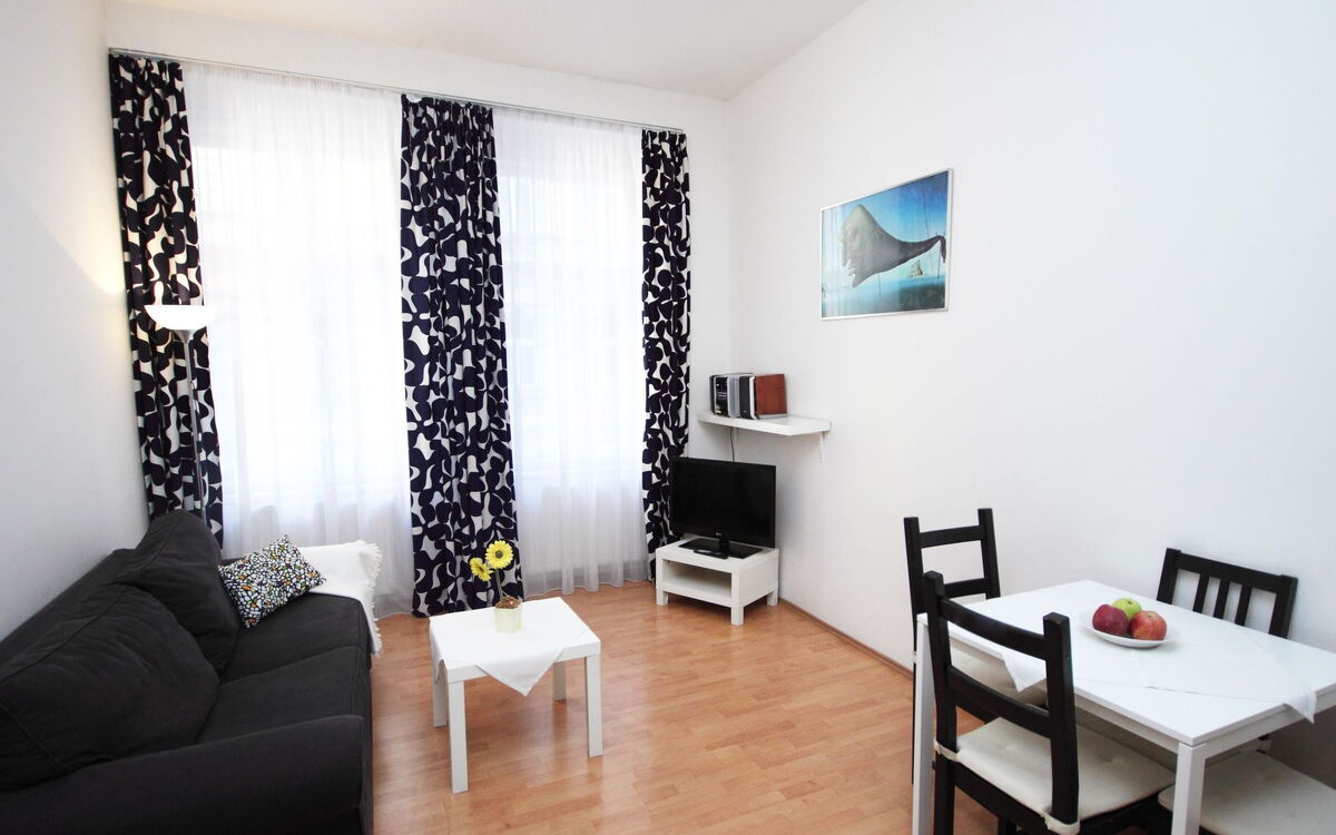 Accommodation:&nbsp;Theatre 73.1