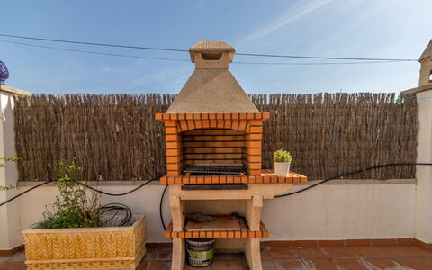 Sol i Canal: Property, House, Wicker, Real Estate, Furniture, Home, Roof, Plant, Building, Backyard