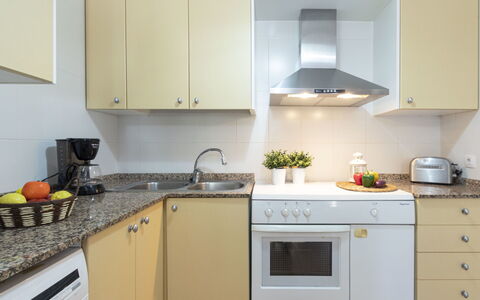 Coquetó: Countertop, Cabinetry, Kitchen Sink, Property, Sink, Kitchen, Kitchen Appliance, Kitchen Stove, Home Appliance, Tap