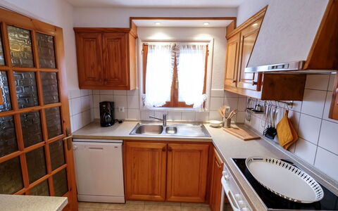 Reny: Countertop, Room, Furniture, Property, Cabinetry, Kitchen, Building, Sink, Interior Design, Floor