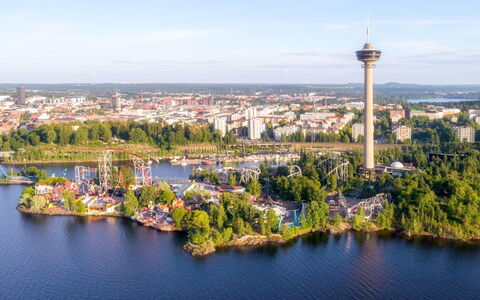 Palttala: Water, Sky, Daytime, Plant, Building, Tree, Skyscraper, Tower, Cloud, Vegetation