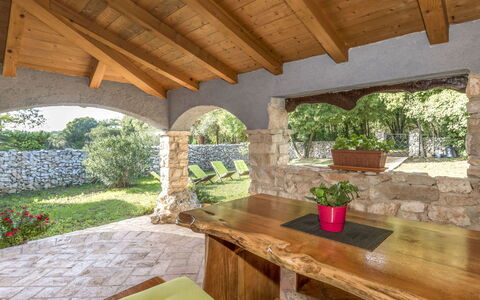 Cetina: Property, Building, Room, House, Real Estate, Furniture, Patio, Porch, Backyard, Yard