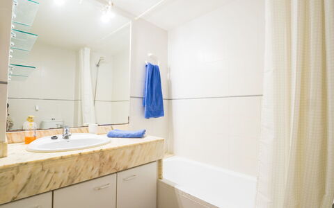 Vista al Mar: Bathroom, Room, Property, Interior Design, Tile, Furniture, Wall, Building, Floor, Bathroom Cabinet