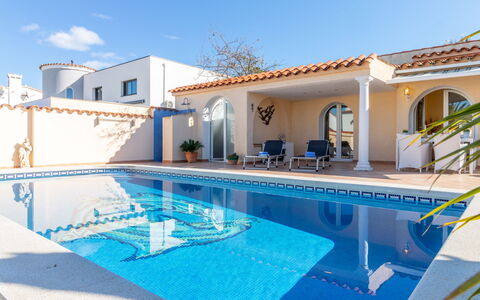 Bonica: Sky, Water, Furniture, Property, Building, Swimming Pool, Window, Plant, Azure, Shade