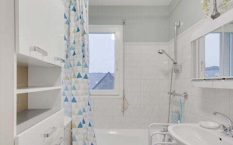 Le Hoche: Property, Plumbing Fixture, Sink, Tap, Mirror, Blue, Window, Bathroom, Purple, Interior Design