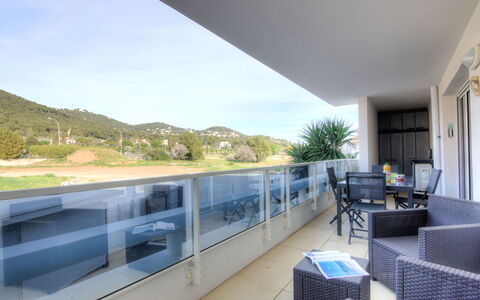 Carqueiranne 101: Interior Design, Property, Floor, Real Estate, Room, Couch, Home, Flooring, Wall, Ceiling