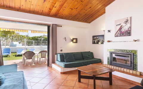 Villa Jacaranda V3: Property, Room, Furniture, Building, Interior Design, Ceiling, House, Living Room, Real Estate, Floor