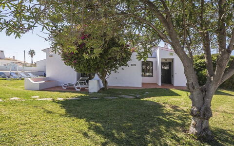 Villa Jacaranda V3: Property, House, Tree, Home, Real Estate, Grass, Lawn, Architecture, Residential Area, Land Lot