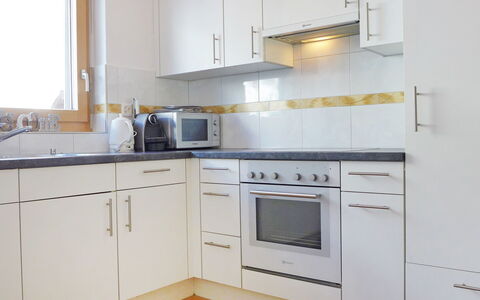 Le Mans: Countertop, Cabinetry, Kitchen, Room, Furniture, Property, Major Appliance, Interior Design, Kitchen Stove, Home Appliance