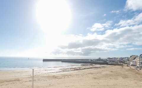 Roch Maria: Sky, Beach, Sea, Cloud, Ocean, Daytime, Coast, Shore, Horizon, Sand