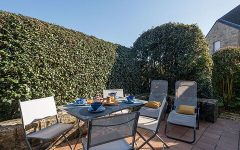 Océania Ii: Plant, Sky, Furniture, Property, Plant Community, Chair, Table, Outdoor Furniture, Shade, Outdoor Table