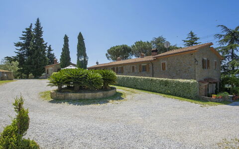 Giglio: Property, House, Real Estate, Botany, Tree, Land Lot, Landscape, Estate, Garden, Building