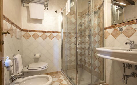 Giglio: Bathroom, Property, Room, Interior Design, Tile, Plumbing Fixture, Wall, Real Estate, Architecture, Floor