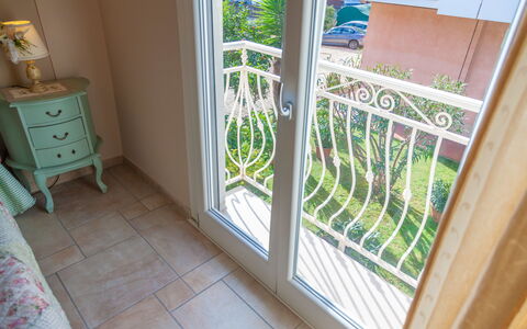 Evelyn Apartment - Diano Marina: Property, Product, Room, Real Estate, Floor, House, Window, Home, Baluster, Architecture