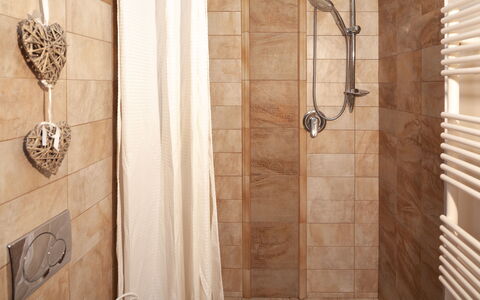 Evelyn Apartment - Diano Marina: Tile, Property, Room, Floor, Door, Wall, Interior Design, Curtain, Beige, Flooring