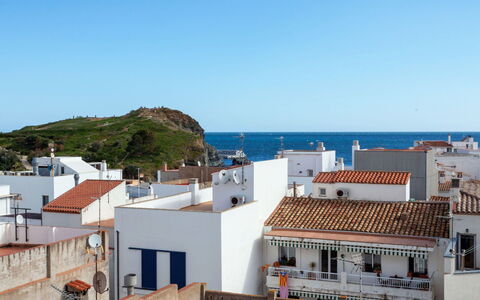 Llançà 270: Roof, Property, Town, House, Building, Human Settlement, Sky, Apartment, Vacation, Real Estate