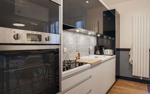 Dinard 189: Tap, Cabinetry, Countertop, Sink, Kitchen Stove, Building, Kitchen, Kitchen Appliance, Home Appliance, Plumbing Fixture