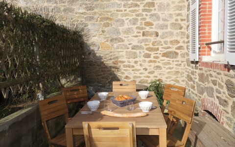 Dinard 189: Table, Property, Furniture, Window, Plant, Wood, Tableware, Building, Chair, Interior Design