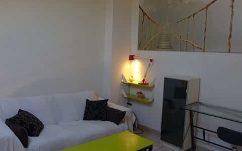 Le Barcarès 545: Furniture, Property, Comfort, Building, Wood, Interior Design, Table, Architecture, Pillow, Floor