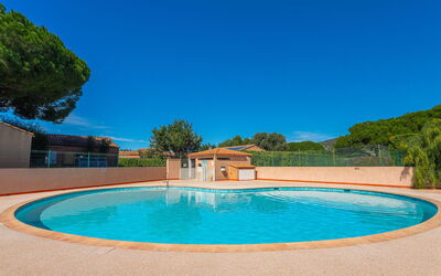 Bormes-Les-Mimosas 610: Water, Sky, Daytime, Property, Blue, Swimming Pool, Plant, Tree, Rectangle, Leisure
