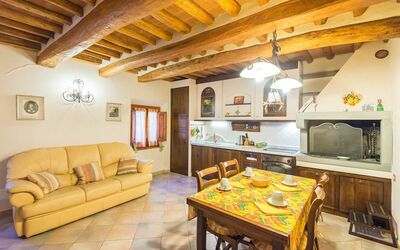 Argento: Property, Room, Building, Interior Design, Furniture, Living Room, House, Real Estate, Table, Ceiling