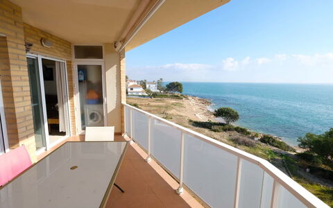 Ona de Mar: Property, Balcony, Building, Real Estate, House, Room, Apartment, Window, Home, Handrail
