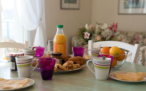 Hoédic: Food, Table, Tableware, Furniture, Dishware, Cup, Picture Frame, Orange, Bottle, Interior Design