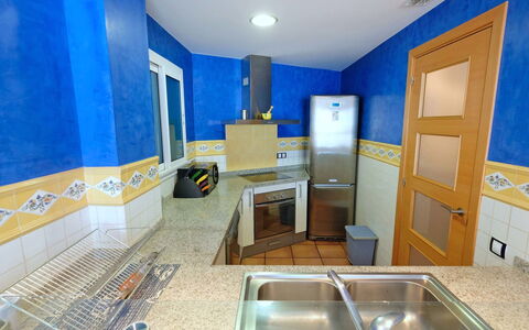 Playasol 1: Room, Property, Interior Design, Building, House, Yellow, Real Estate, Furniture, Bathroom, Floor