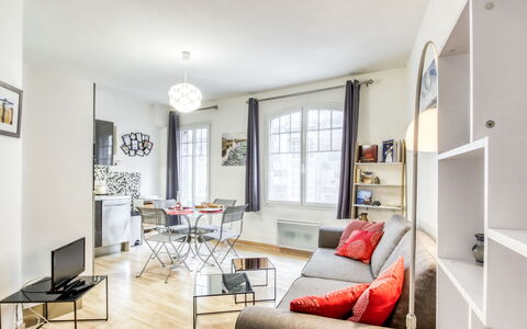 Asfeld: Living Room, Room, Interior Design, Property, Furniture, Building, House, Ceiling, Floor, Wall