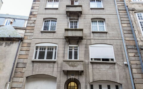 Asfeld: Building, Property, Window, White, Neighbourhood, Material Property, Urban Design, Real Estate, Brick