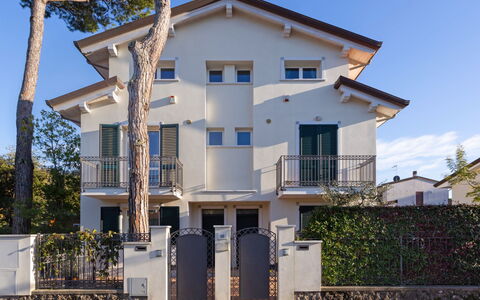 Marina Pietrasanta 255: Sky, Plant, Building, Window, House, Tree, Door, Cottage, Residential Area, Facade