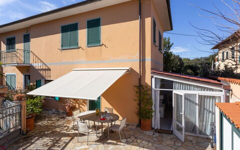 Stella Marina: Plant, Sky, Building, Property, Window, Flowerpot, Cloud, Shade, Tree, House
