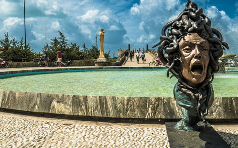 Stella Marina: Water, Statue, Landmark, Sky, Sculpture, Monument, Cloud, Tree, Tourism, Fountain
