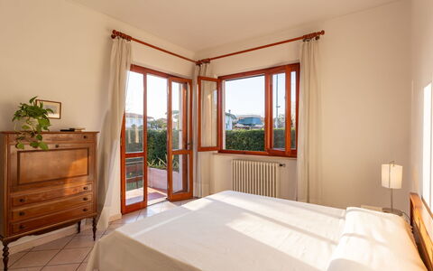 Donatella: Bedroom, Room, Furniture, Bed, Property, Bed Frame, Building, Interior Design, Bed Sheet, Floor