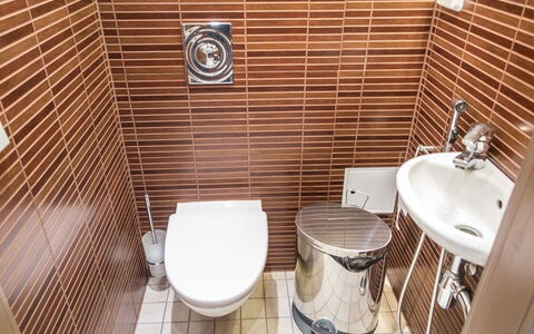 Tahko Spa Suites Orange a 4: Wood, Cottage, Wood Stain, Hardwood, Log Cabin, Plank, Ceiling, Natural Material, Lumber, Garden Buildings