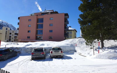 Champfer 2: Property, Sky, Snow, Car, Wheel, Vehicle, Building, Window