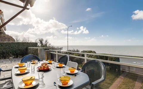 La Grande Côte: Sky, Meal, Vacation, Breakfast, Cloud, Restaurant, Lunch, Real Estate, Ocean, Brunch