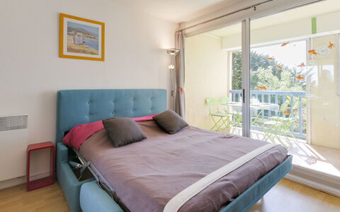 Le Clos des Lavandes: Bedroom, Bed, Furniture, Room, Property, Bed Sheet, Bedding, Bed Frame, Mattress, Interior Design