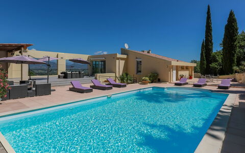 Les Toscanes: Water, Sky, Plant, Building, Property, Swimming Pool, Blue, Azure, Shade, House