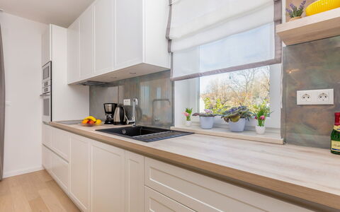 Roko: Cabinetry, Countertop, Property, Kitchen Sink, Kitchen Stove, Plant, Kitchen Appliance, Wood, Kitchen, Tap